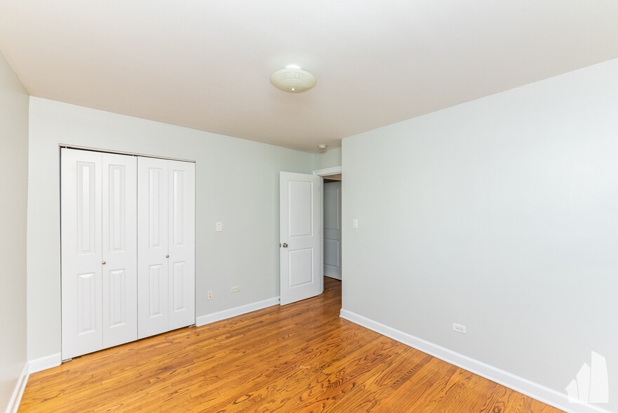 Building Photo - 4540 N Wolcott Ave
