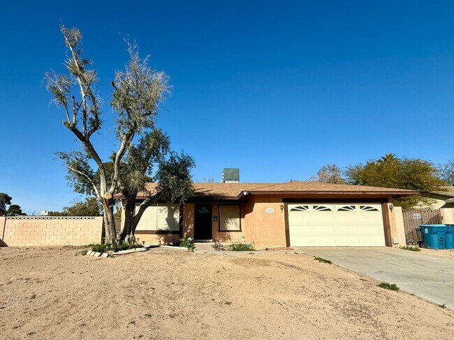 Building Photo - Fully Furnished 4-Bedroom Home in Prime Central Las Vegas Location