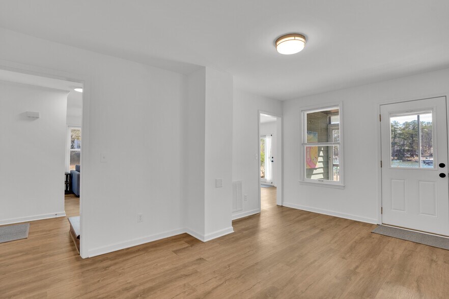 Building Photo - 350 Lakeshore Dr
