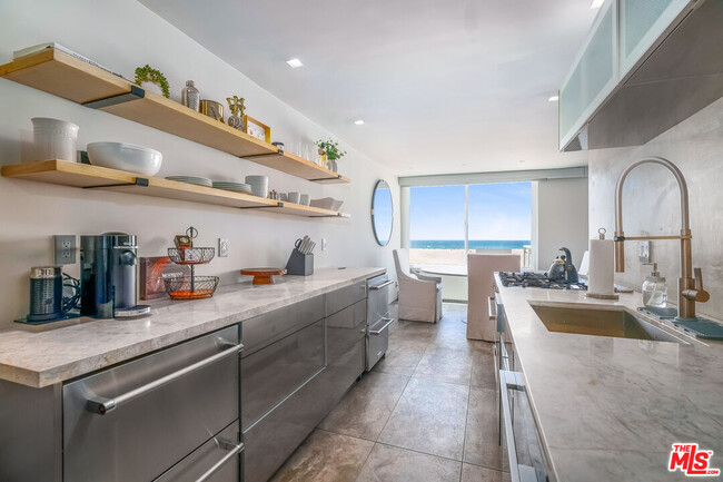 Building Photo - 723 Palisades Beach Rd