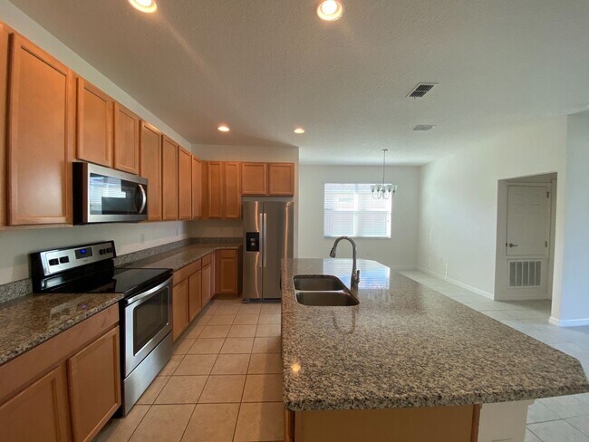 Building Photo - Carlisle Grand-520 Novara Way Davenport, F...
