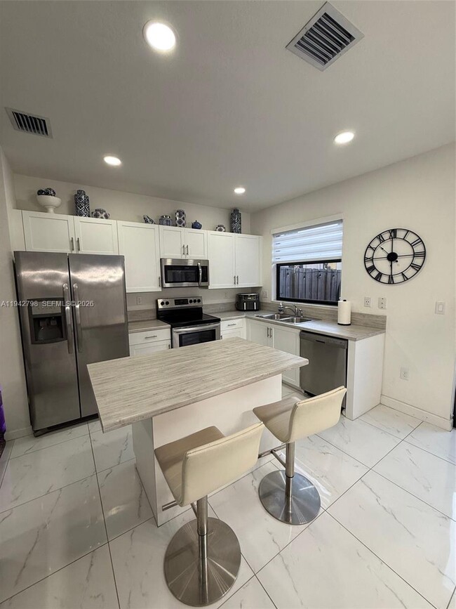 Building Photo - 21432 NE 2nd Path