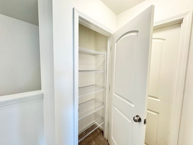 Building Photo - BEAUTIFUL 3BD/2.5BTH Townhome - Belmont -July/August Move In