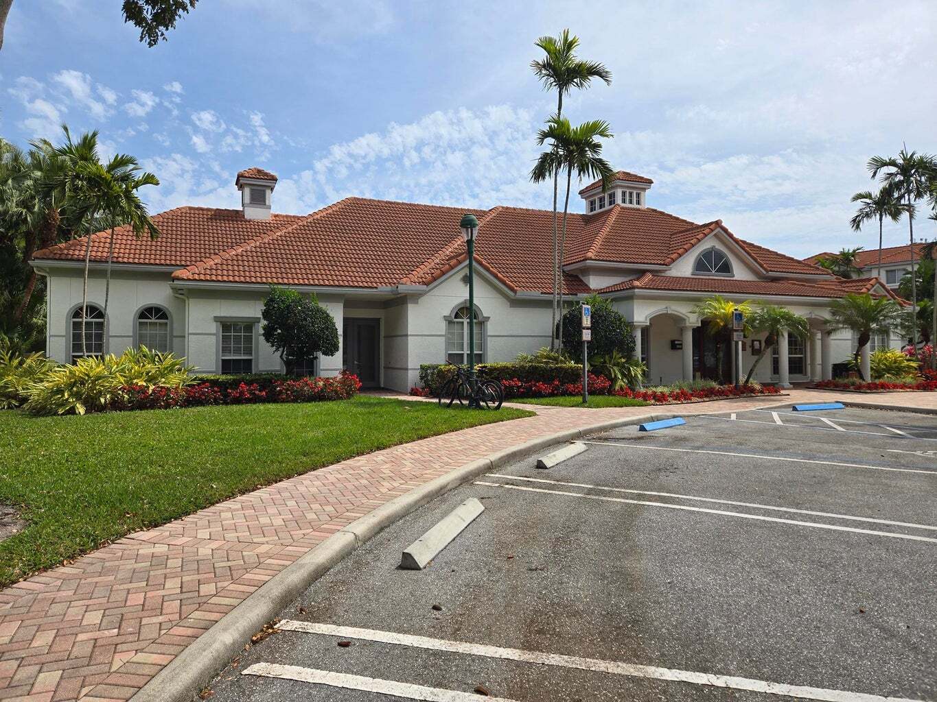 Building Photo - 2024 Alta Meadows Ln