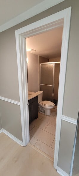 new tile and marble countertop - 125 Woodland Dr