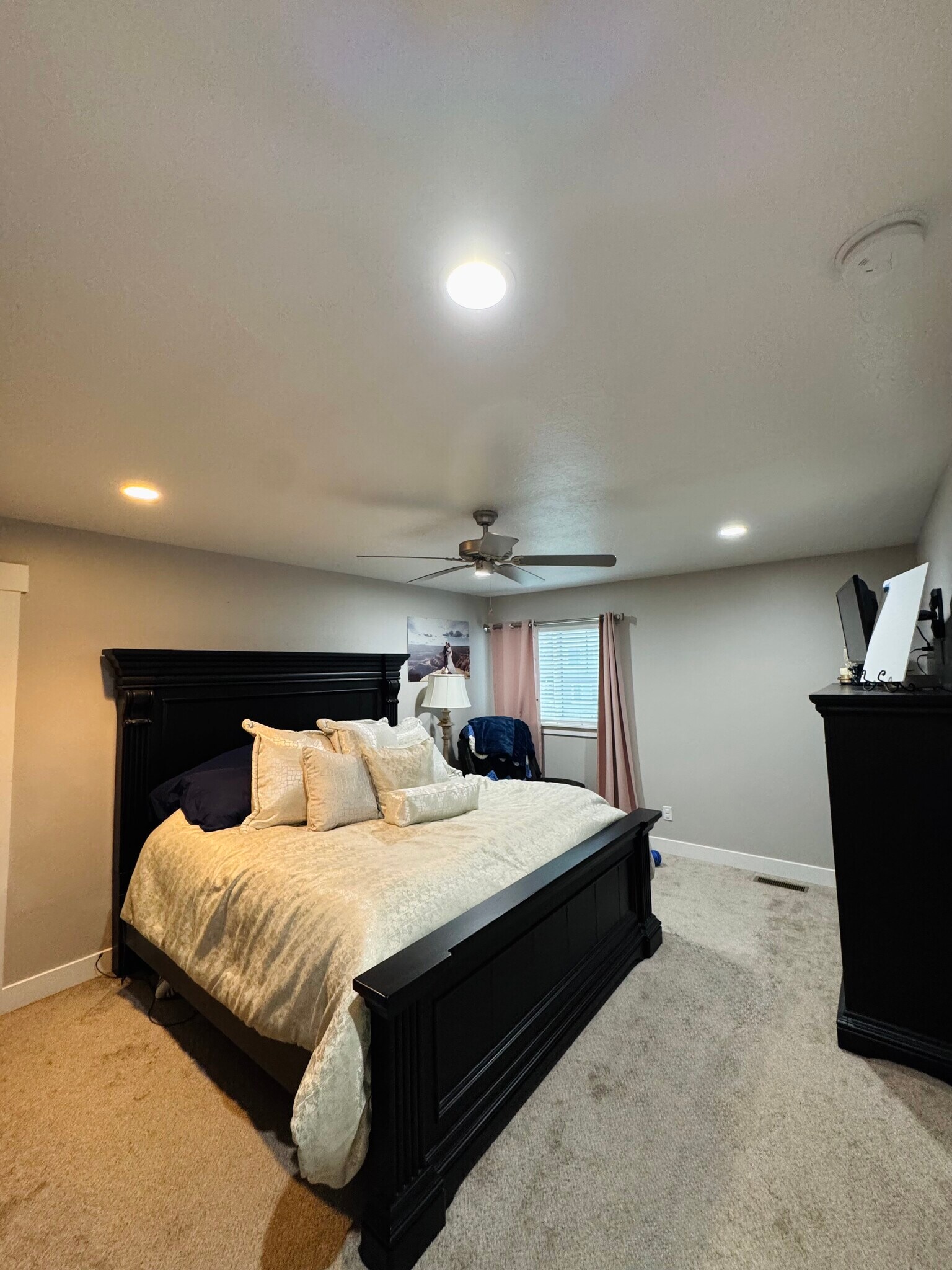 Building Photo - 758 S Aspen Way