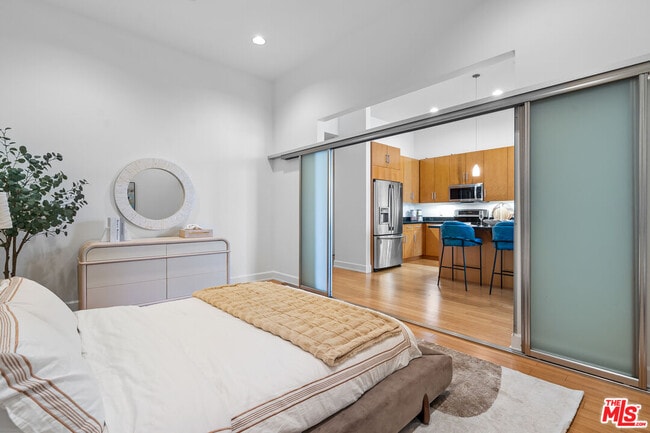 Building Photo - 3223 W 6th St