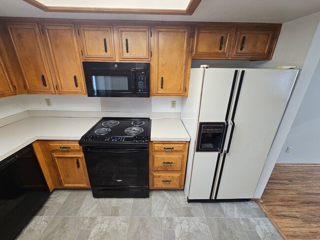 Building Photo - 855 Fran St SE