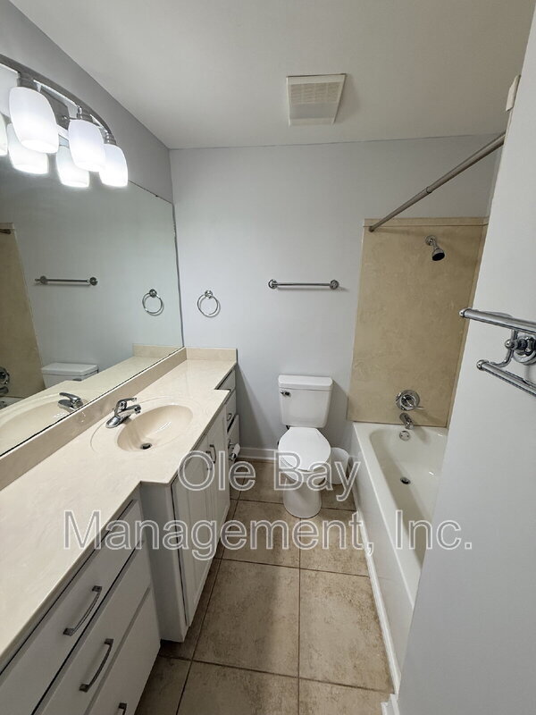 Building Photo - 4650 Rosewood Dr