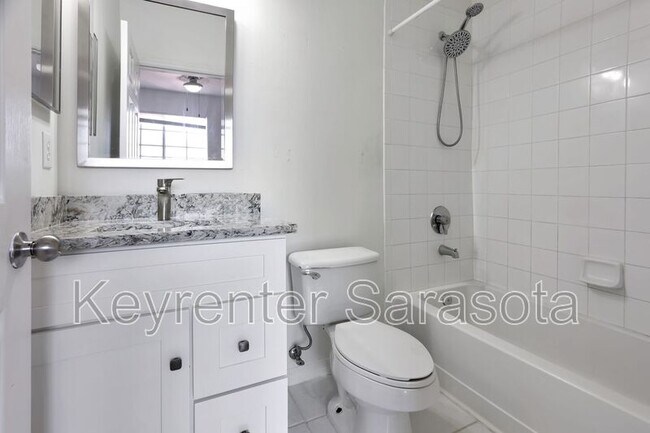 Building Photo - 5700 Bentgrass Dr