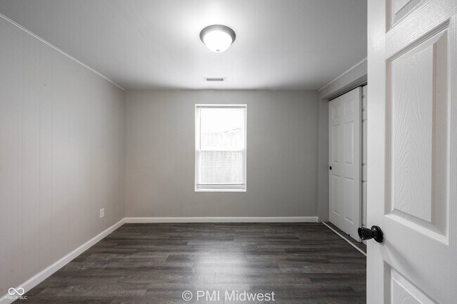 Building Photo - 955 N Traub Ave