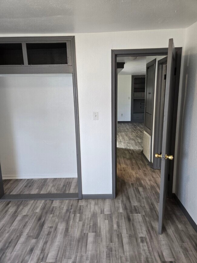 Building Photo - 1517 Mallard Dr