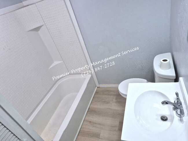 Building Photo - 407 Morton Ave