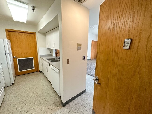 Interior Photo - 245 N Hyland Ave