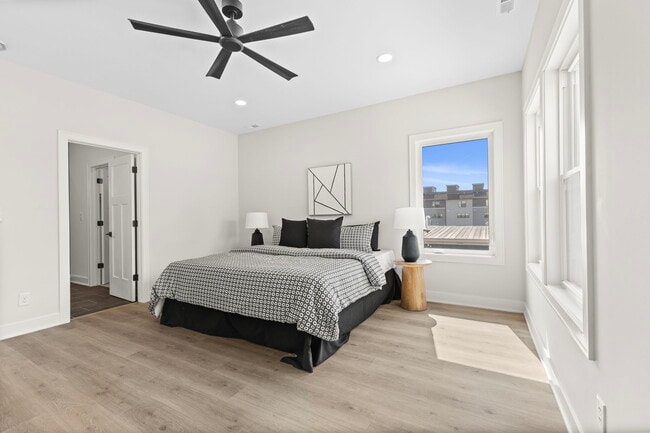 Building Photo - 1405 Deloss St