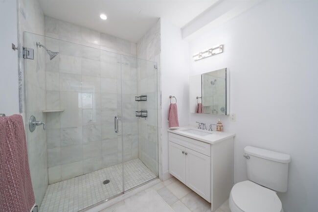 Building Photo - 414-16 1st St