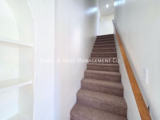 Building Photo - 5426 Lewis Ave