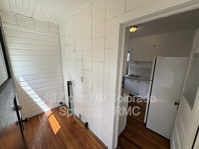 Building Photo - 612 E Del Norte St