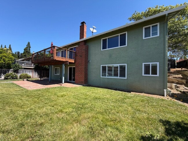 Building Photo - Nicely remodeled 1 bedroom Suite, All utilities paid + WiFi