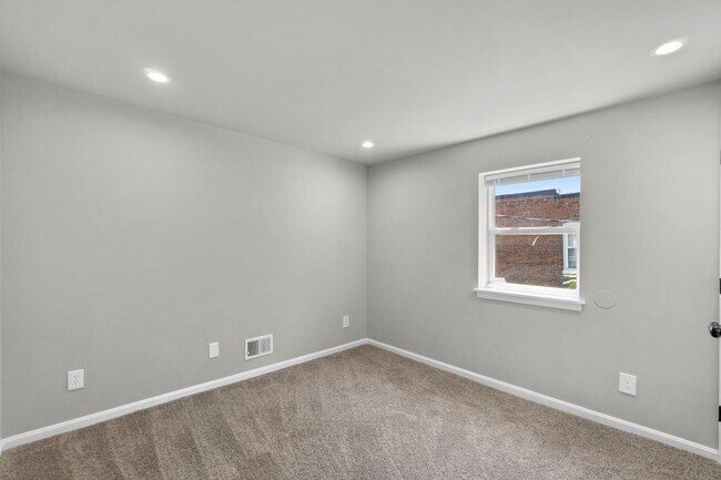 Building Photo - 2505 E Fayette St