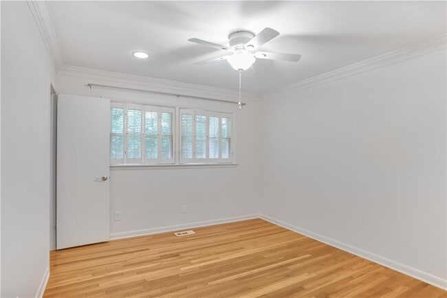 Building Photo - 3659 Admiral Dr