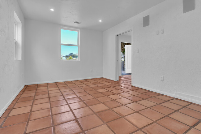 Building Photo - 3426 S Carolina St