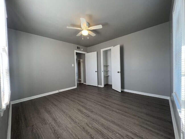 Building Photo - Pre-Leasing "Charming" 2-Bedroom