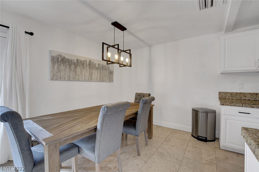 Dining room - 3112 La Mesa Dr