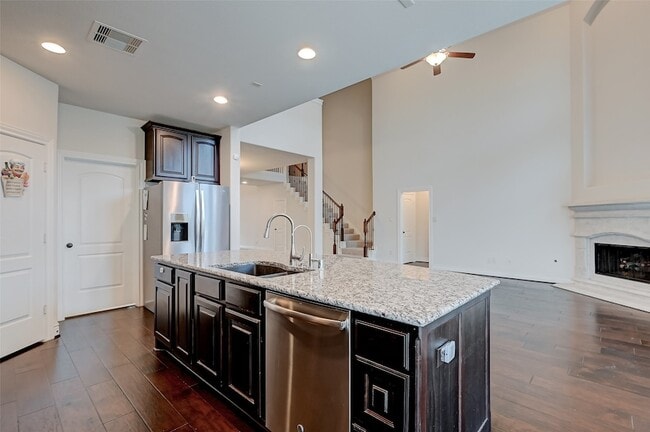 Building Photo - 4006 Misty Waters Ln