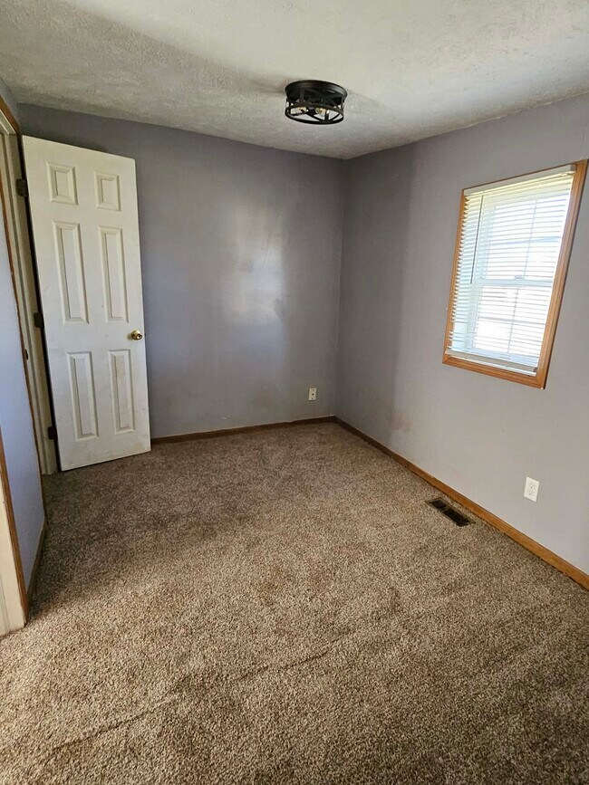 Bedroom 3 - 325 E Avenue C