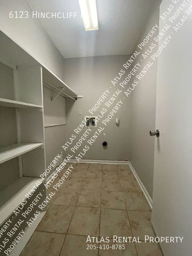 Building Photo - 6123 Hinchcliff Rd