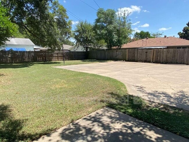 Building Photo - 1017 Mullins St