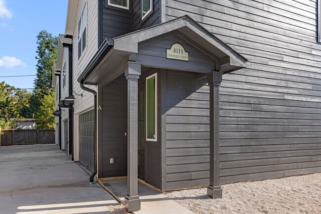 Building Photo - 4611 Dewberry St