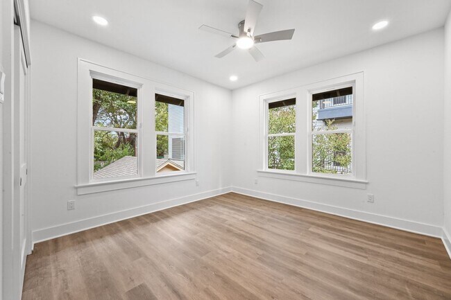 Building Photo - Top of the line House in West Campus for A...