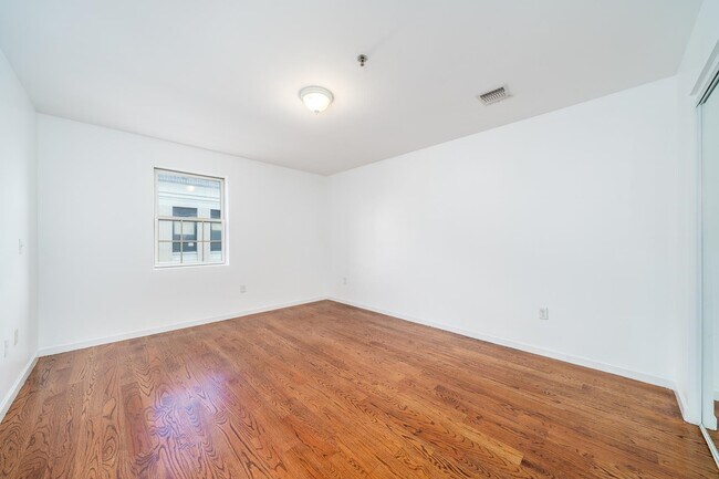 Building Photo - 135 38th St