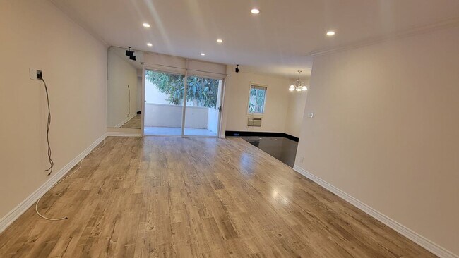 Building Photo - 4521 Colbath Ave