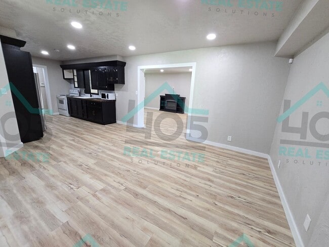 Building Photo - 3 Bedroom near Tinker AFB