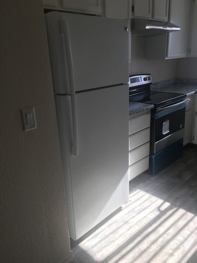 Building Photo - Updated 2 bedroom unit in Colorado Bay!!