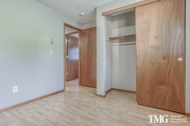 Building Photo - Charming Duplex with Garage Near the Washo...