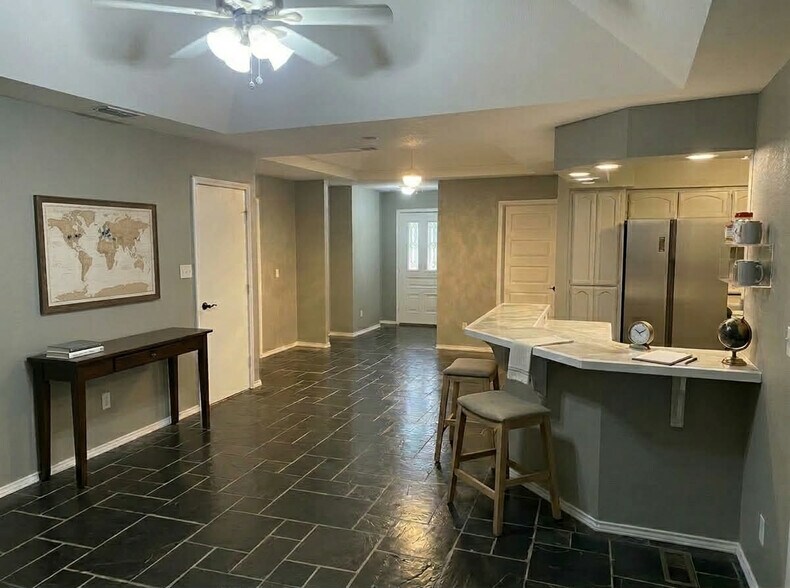 Building Photo - 1601 Debby Ln