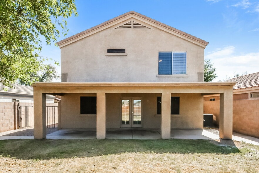 Building Photo - 452 S Sabrina