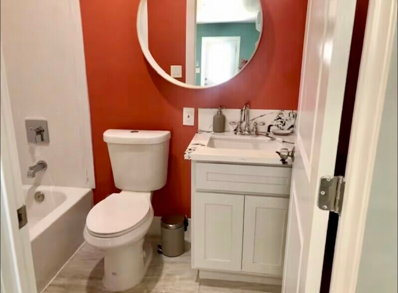 Building Photo - 11516 La Maida St