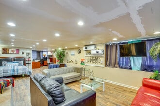 Building Photo - 7244 Piedmont Dr