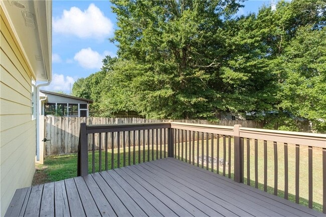 Building Photo - 52 Chimney Springs Dr SW