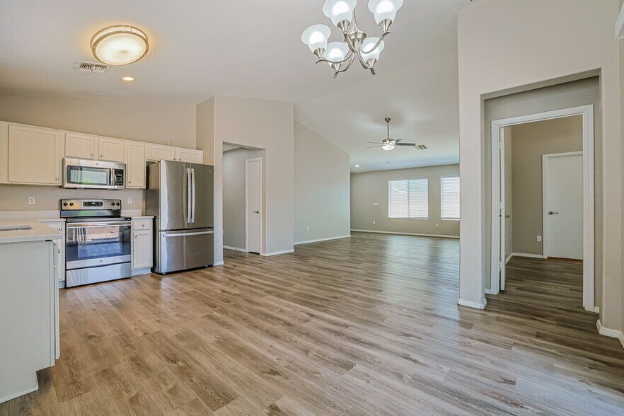 Building Photo - 1741 W Desert Mountain Dr