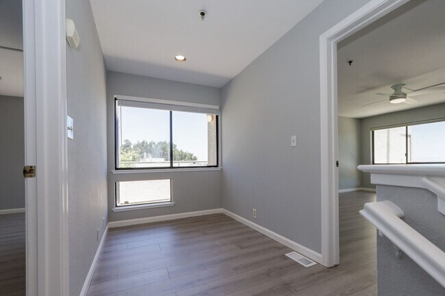 Building Photo - 432 Portofino Dr