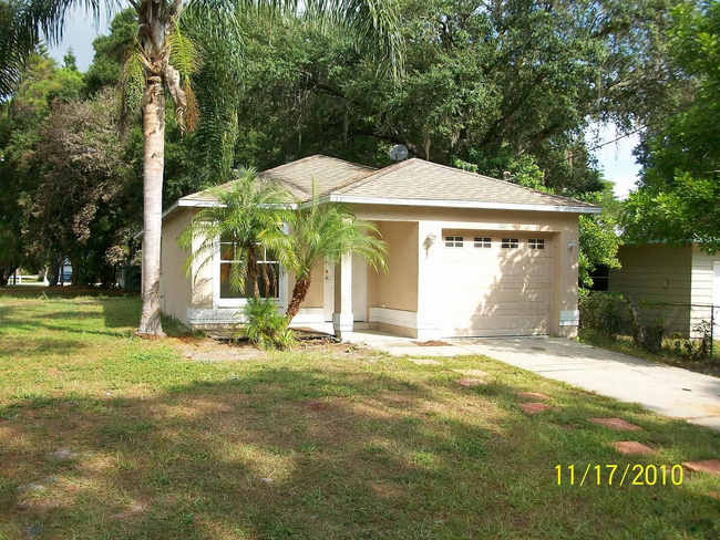 Primary Photo - 3 bedroom, 2 bathroom Sarasota home, plus ...