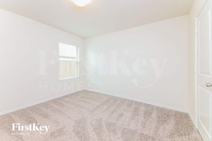 Building Photo - 312 Shiplap Ln