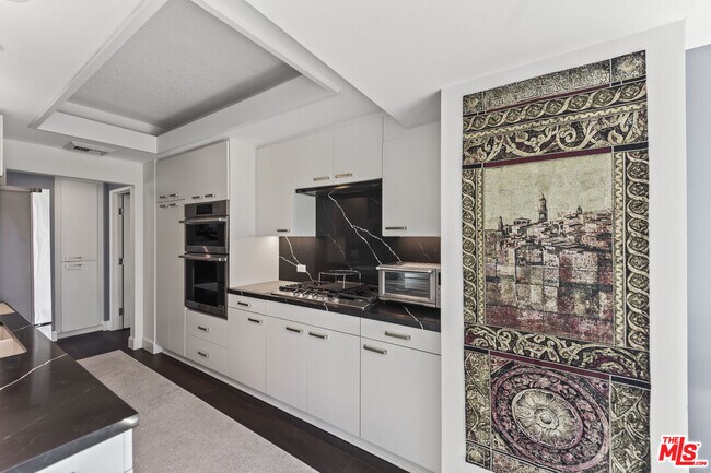 Building Photo - 13600 Marina Pointe Dr