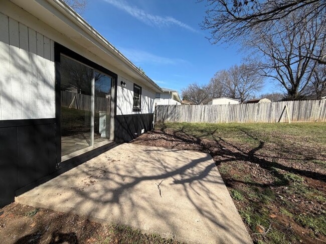 Building Photo - 3 Bedroom Home with Fenced Backyard & Storage Shed